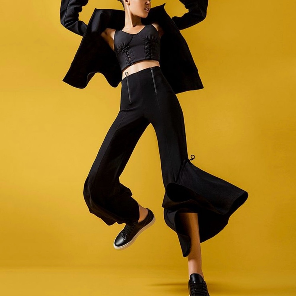 JONATHAN SIMKHAI X CARBON38
GATHERED FLARE CROP